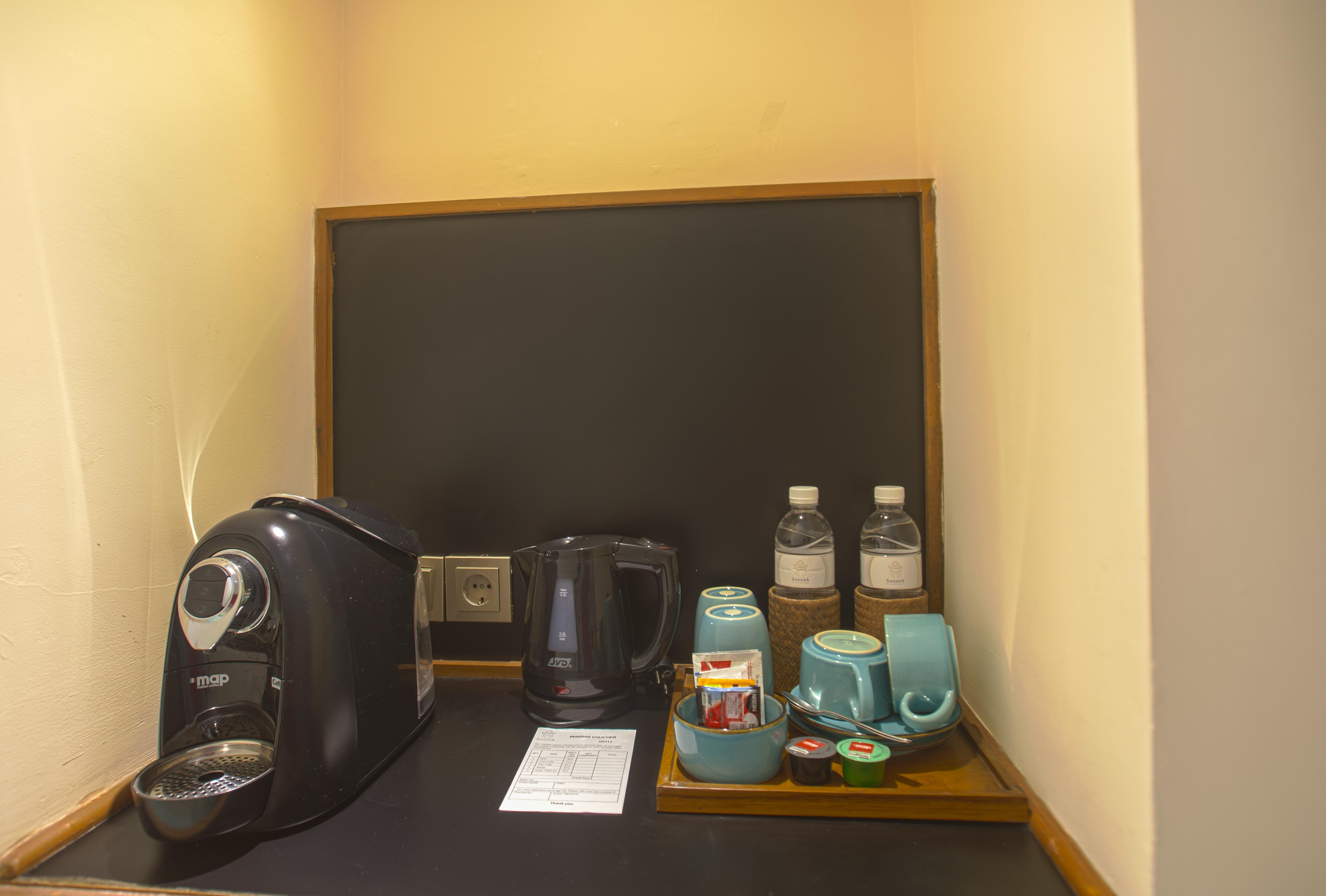 赛达拉精品海滩度假村 努沙杜瓦 外观 照片 A Nespresso coffee machine in a hotel room