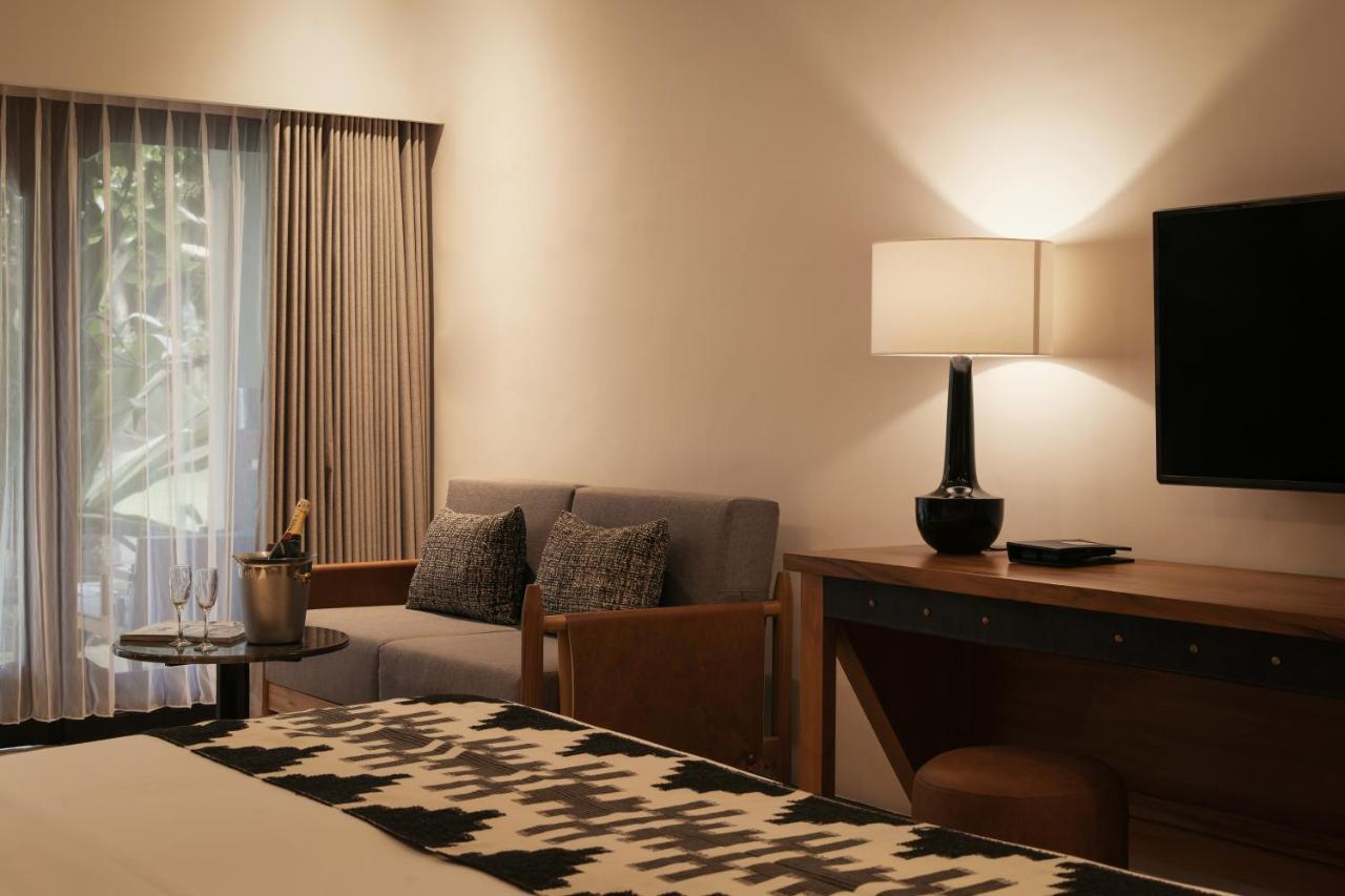 赛达拉精品海滩度假村 努沙杜瓦 外观 照片 A room at the Four Seasons Hotel