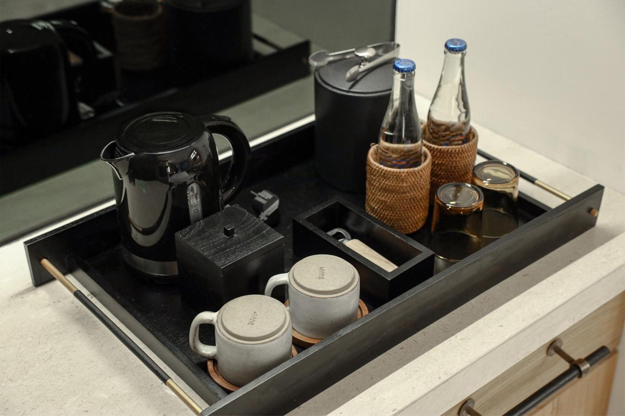 赛达拉精品海滩度假村 努沙杜瓦 外观 照片 A tea and coffee tray in a hotel room
