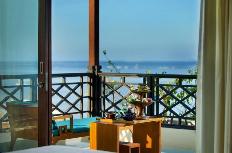 赛达拉精品海滩度假村 努沙杜瓦 客房 照片 A view from a suite at the resort